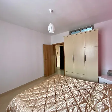 Lovely Beachfront Apartment Durrës